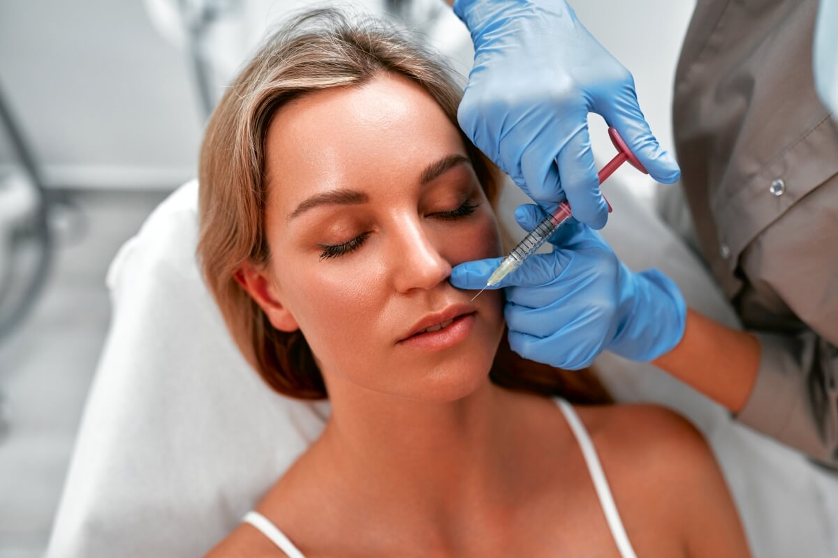 Jakie są przeciwwskazania do powiększania ust kwasem hialuronowym?